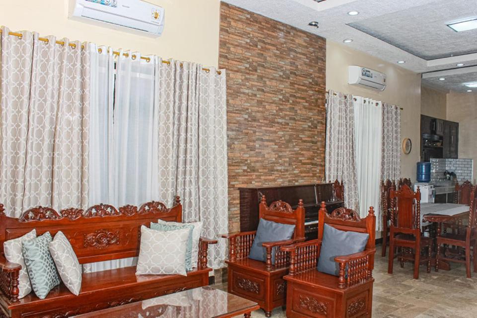 Villa Casa Cecilia-Entire house located near 100 Islands Alaminos Exterior foto